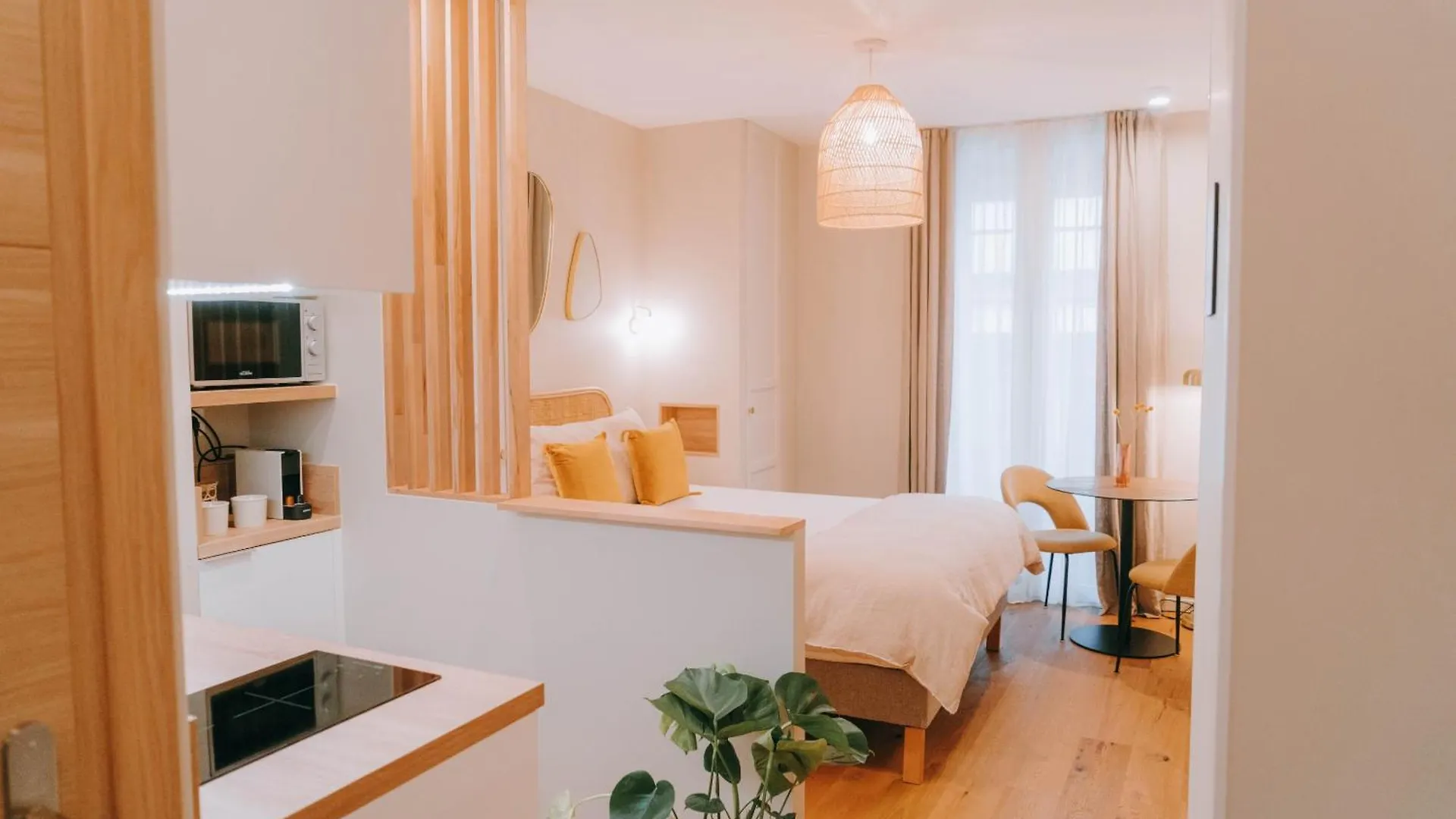 Apparts' Rennes Bnb Duhamel- Centre Gare 0*,  France